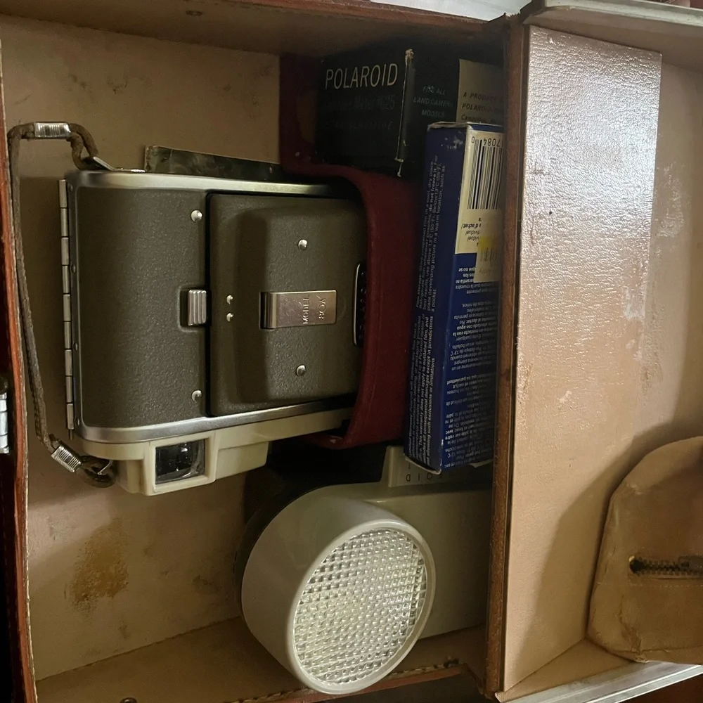 Vintage Polaroid Leather Case & Camera